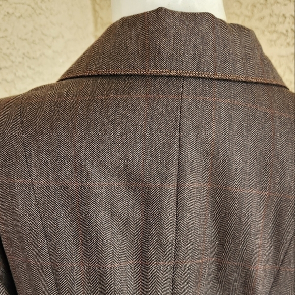 🥰🥰🥰🥰VINTAGE CHANEL BLAZERS 🤪🤪LOTS OF CC BUTTONS😛😛 - Picture 7 of 16